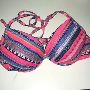 Patterned bikini top